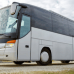 davanti di un pullman bianco