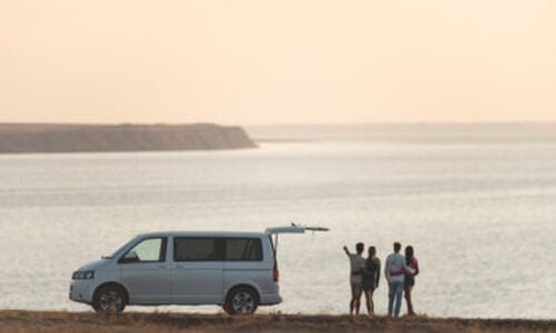 minivan noleggiato a roma per portare al mare un gruppo di ragazzi